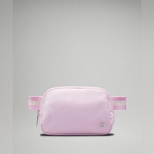 🆕💕 Lululemon Everywhere Belt Bag Wordmark - Vitapink/White Opal/White
